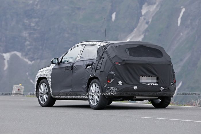 Hyundai Kona 2024 lộ diện trên đường thử nghiệm với thiết kế đèn LED giống Staria.