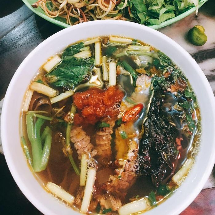 Nhớ ghé qua thưởng thức Bánh đa cua Bà Cụ khi đến Hải Phòng