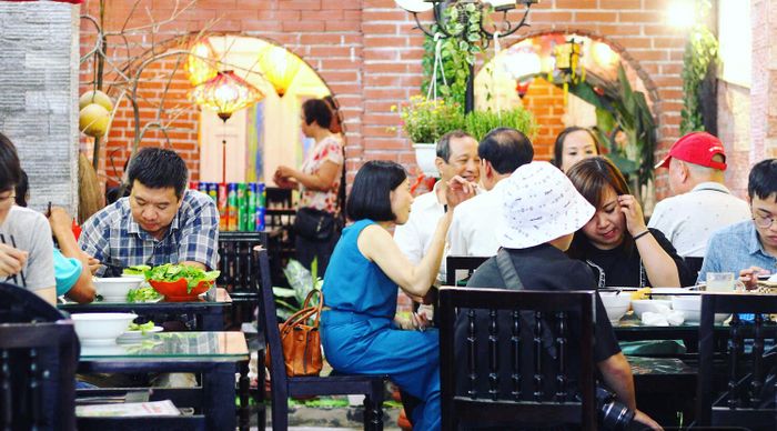 Nhớ ghé qua thưởng thức Bánh đa cua Bà Cụ khi đến Hải Phòng