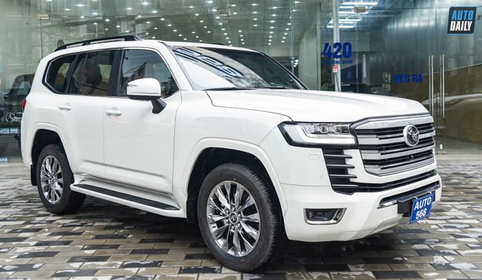 Toyota Land Cruiser VXR 2022 với nội thất sang trọng, giá hơn 8 tỷ đồng adt-7378.jpg