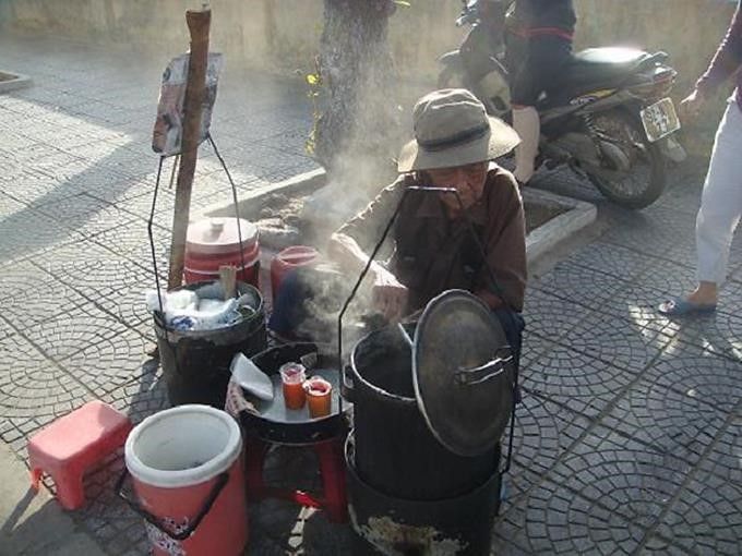 Chè mè đen của ông Thiều Hội An (hay còn gọi là chè xíu mà phủ Hội An) - từ một món ăn độc đáo đã trở thành một phần không thể thiếu trong di sản ẩm thực của phố Hội.