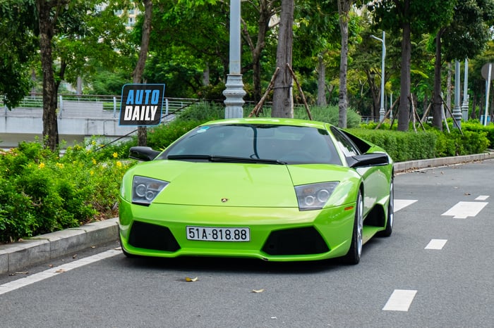 Chiếc Lamborghini Murcielago xanh cốm độc nhất Việt Nam bất ngờ tái xuất trên đường phố.