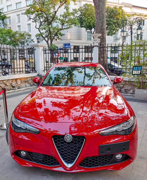 Alfa Romeo Giulia đầu tiên tới Việt Nam, cạnh tranh với Mercedes C-Class alfo-romeo-5-copy.jpg