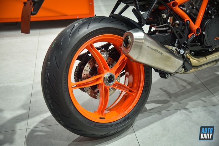 Thông tin chi tiết về KTM 1290 Super Duke R Evo với giá bằng Hyundai Tucson xăng đặc biệt ktm-1290-super-duke-r-3.jpg