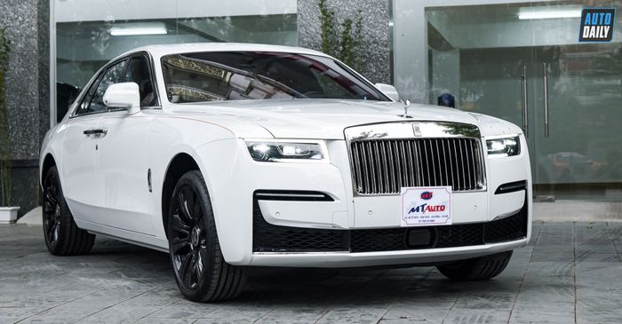 Ảnh chi tiết của chiếc Rolls-Royce Ghost với giá hơn 40 tỷ đồng mới về Việt Nam (rolls-royce-ghost-2022-Mytour-3.jpg)