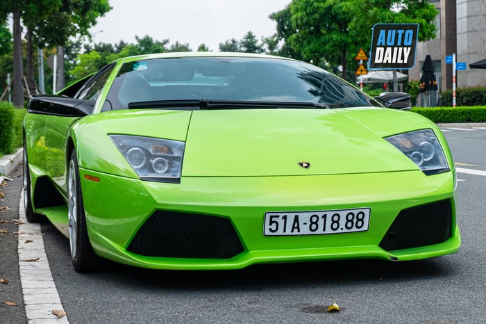 Chiếc Lamborghini Murcielago xanh cốm độc nhất tại Việt Nam bất ngờ tái xuất trên đường phố.