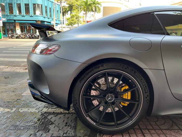 Đại gia Đặng Lê Nguyên Vũ đã mua chiếc Mercedes-AMG GT R từ doanh nhân Quốc Cường 275980486-2143794395796312-4241441936166538374-n.jpeg