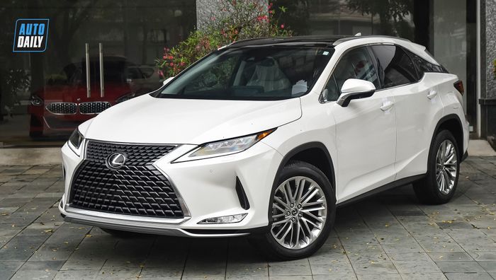 Khám phá chi tiết Lexus RX350 2022 nhập khẩu từ Mỹ qua showroom cá nhân