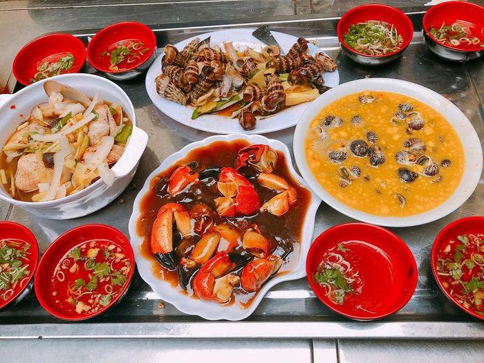 Khám phá hương vị ẩm thực đặc trưng của Hải Phòng trong một ngày với Food tour