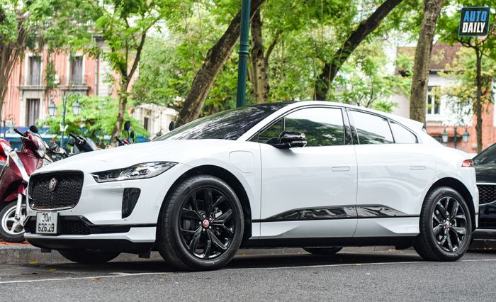 Xe điện Jaguar I-Pace EV400 chính hãng tại Hà Nội, có thể đi được 470 km sau mỗi lần sạc adt-2265.jpg