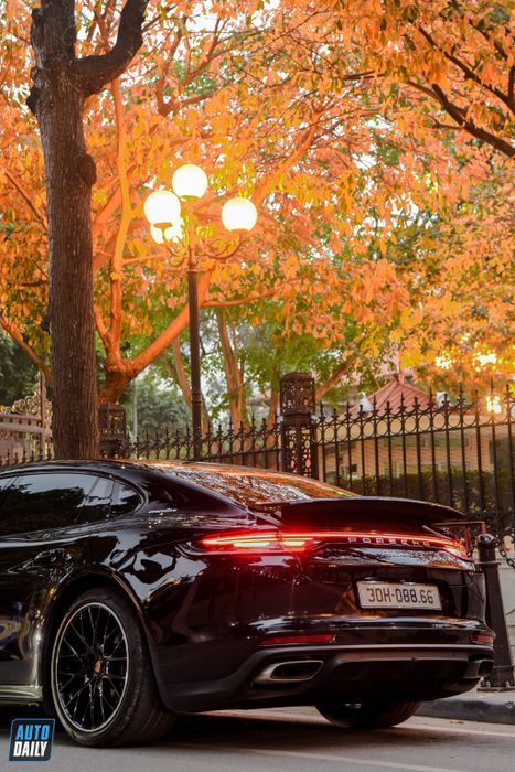 Ngắm Porsche Panamera 4 Executive 2021 khoe dáng trên phố Hà Nội adt-3885.jpg