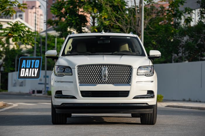 Khám phá chiếc Lincoln Navigator 2022, mẫu xe giá hơn 8 tỷ đầu tiên về Việt Nam lincoln-navigator-2022-dau-tien-viet-nam-Mytour-4.JPG