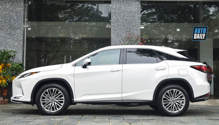 Khám phá gần hơn chiếc Lexus RX350 2022 nhập khẩu từ Mỹ thông qua showroom tư nhân