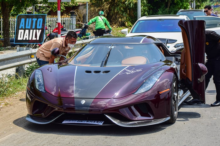 Hoàng Kim Khánh mang Koenigsegg Regera trị giá 200 tỷ về Cần Thơ cùng dàn xe trăm tỷ