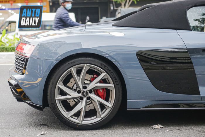 Khám phá chiếc Audi R8 Spyder RWD đầu tiên có giá gần 20 tỷ đồng về Việt Nam