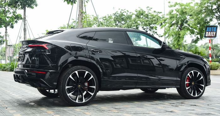 Thông tin chi tiết về chiếc Lamborghini Urus 2022 có giá hơn 20 tỷ đồng tại Việt Nam 2.jpg