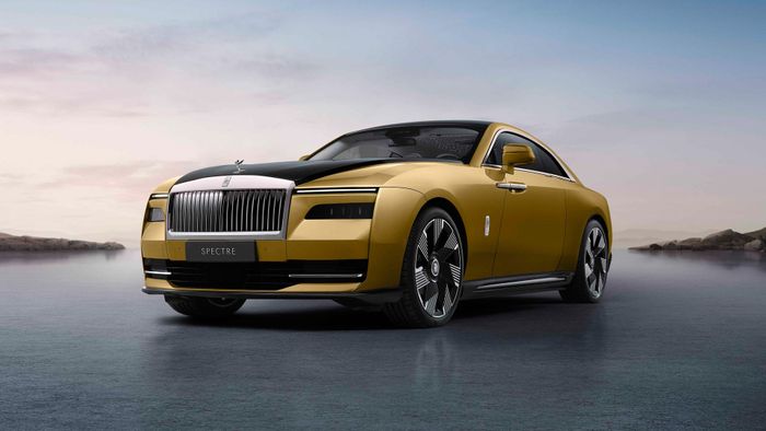 Rolls-Royce Spectre 2024 đã thu hút hàng trăm đơn đặt hàng trước khi ra mắt. Mẫu coupe điện siêu sang này có khả năng đi được 520 km sau mỗi lần sạc đầy pin.