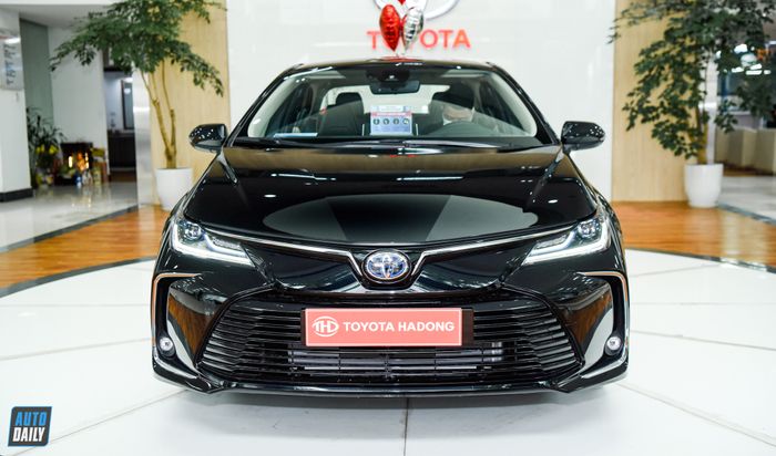 Khám phá gần hơn Toyota Corolla Altis 2022 tại đại lý, so tài với Honda Civic adt-9886.jpg