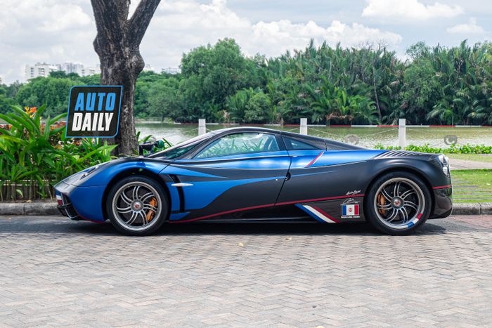 Minh Nhựa điều khiển Pagani Huayra trị giá hàng trăm tỷ xuống phố, tụ họp với Ferrari F8 triệu đô của Cường Đô-la