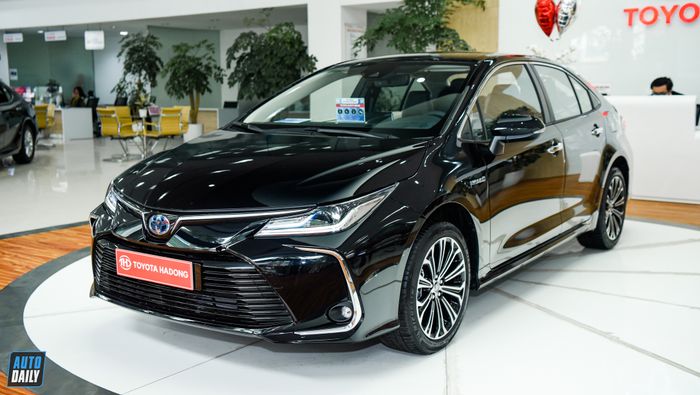 Khám phá Toyota Corolla Altis 2022 tại đại lý, so tài với Honda Civic adt-9885.jpg