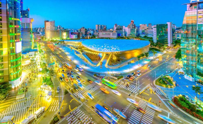 Check-in Dongdaemun Design Plaza với kiến trúc ấn tượng