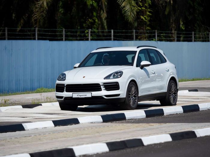 Porsche Cayenne đầu tiên được xuất xưởng từ nhà máy ở Malaysia, có giá 2,98 tỷ đồng