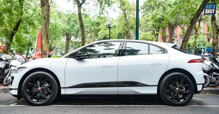 Xe điện Jaguar I-Pace EV400 chính hãng tại Hà Nội, có khả năng đi được 470 km sau mỗi lần sạc adt-2256.jpg