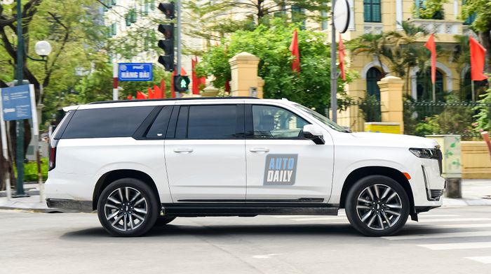 Chiếc Cadillac Escalade ESV 600 phiên bản Sport năm 2021 có giá khoảng 12 tỷ đồng tại Hà Nội adt-2978-copy.jpg