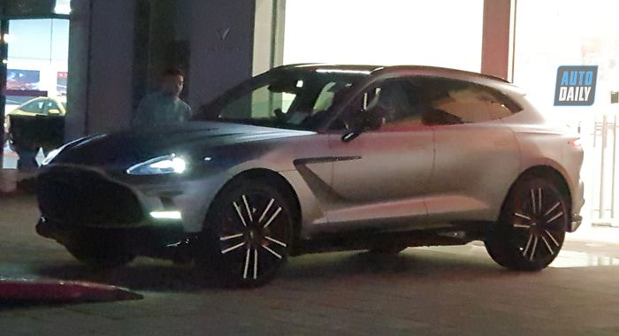 Siêu SUV Aston Martin DBX707 đầu tiên ra mắt tại Việt Nam, giá từ 21,8 tỷ