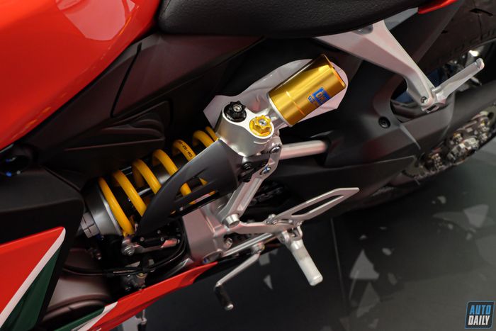 “Rất hiếm” Ducati Panigale V2 phiên bản kỷ niệm Troy Bayliss đổ bộ vào Việt Nam Ducati Panigale V2 Bayliss (8).jpg