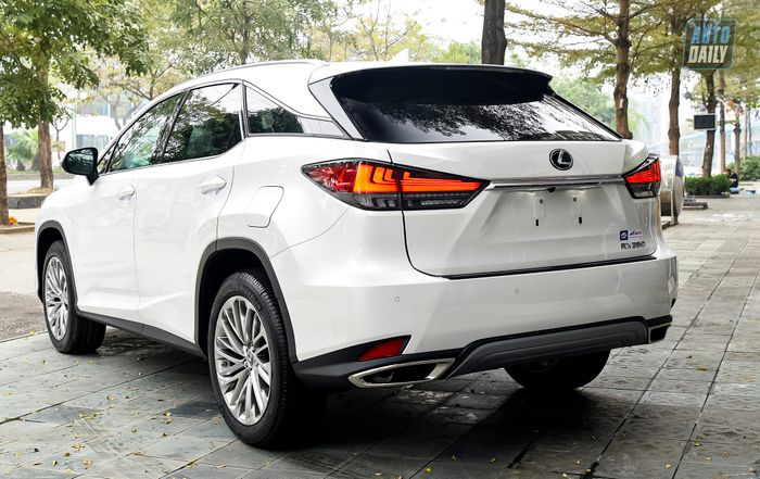 Khám phá gần hơn chiếc Lexus RX350 2022 nhập khẩu từ Mỹ qua showroom tư nhân