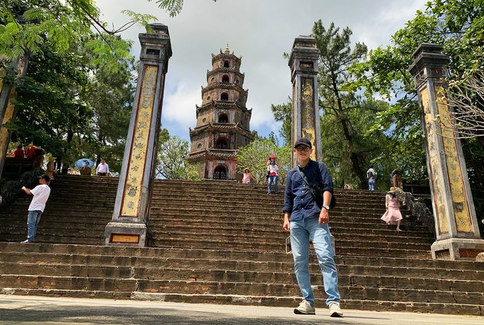 Đừng quên ghé thăm những ngôi chùa tâm linh hàng đầu ở Huế để cầu may.