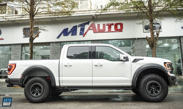 Hình ảnh chi tiết của mẫu xe Ford F-150 Raptor 2022 đầu tiên xuất hiện tại Việt Nam (adt-8181.jpg)