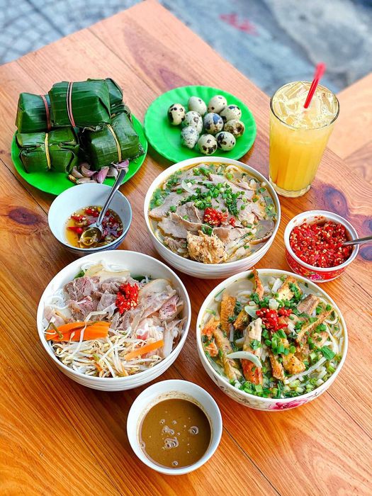 Bánh canh cá lóc Bà Triệu Huế - Một món ngon không thể bỏ qua, được tạo nên từ tâm huyết và lòng nhiệt thành.