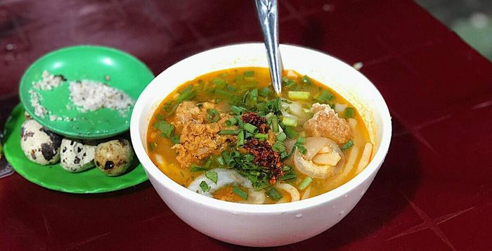 Huế không chỉ là thiên đường của bánh canh mà còn là nơi bạn không thể bỏ qua để thưởng thức Bánh canh cua đích thực!