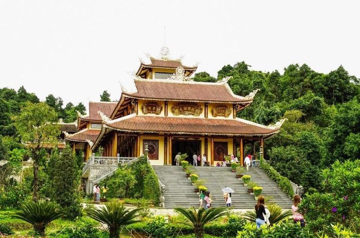 Thiền viện Trúc Lâm Bạch Mã - Vẻ đẹp như một bức tranh thủy mặc ở Huế đầy mơ màng