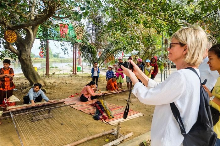 Lễ giỗ tổ làng mộc Kim Bồng tại Hội An - Vinh danh tinh hoa của nghề mộc Kim Bồng