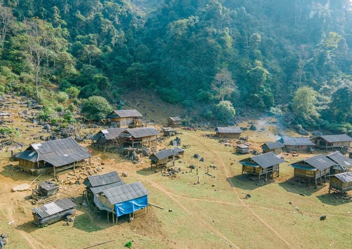 Khám phá ngôi làng Hang Táu Mộc Châu (làng Nguyên Thủy) bình yên, giản dị 4