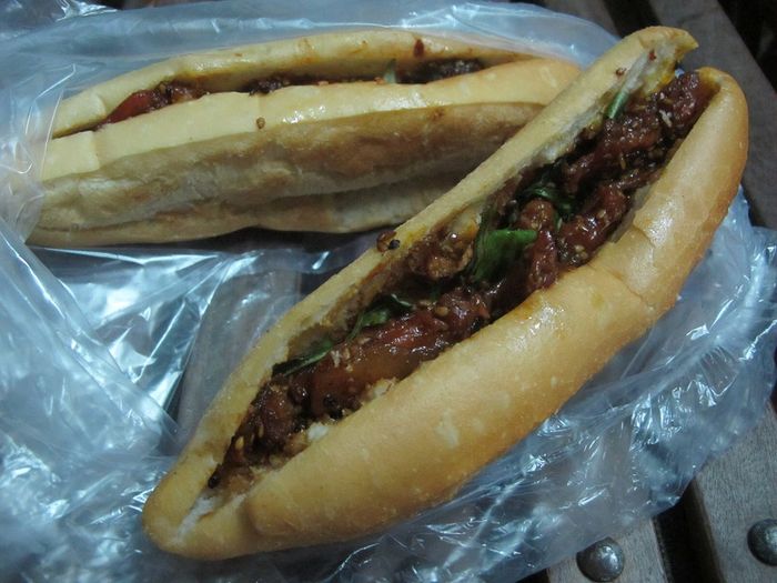 Top 8 địa chỉ bánh mì đêm thơm ngon nức tiếng mà bạn không thể bỏ lỡ 3