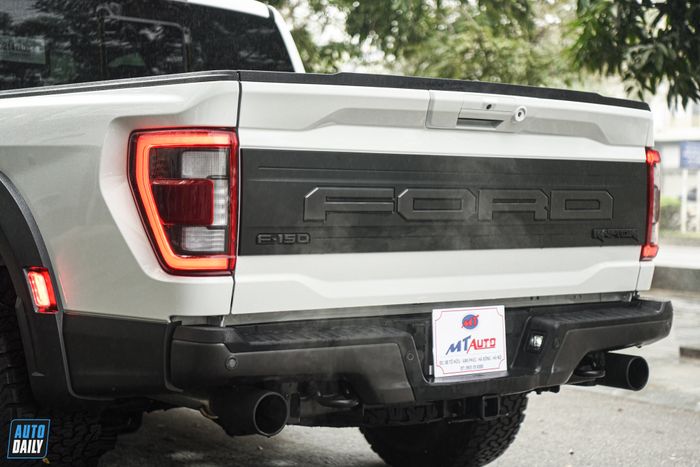 Hình ảnh chi tiết của mẫu xe Ford F-150 Raptor 2022 đầu tiên xuất hiện tại Việt Nam (adt-8227.jpg)