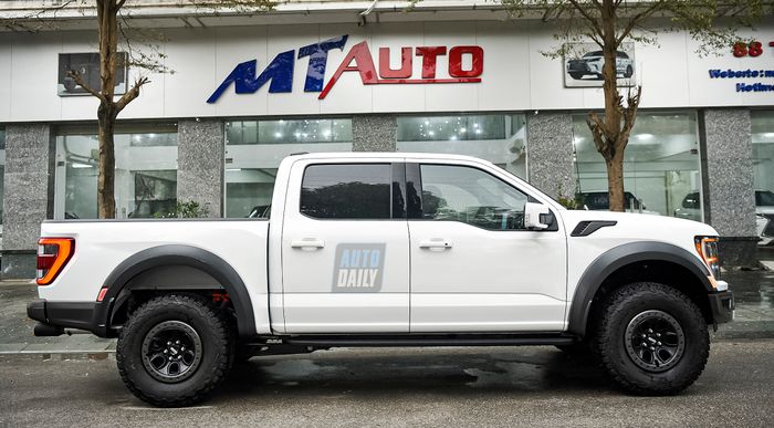 Hình ảnh chi tiết của mẫu xe Ford F-150 Raptor 2022 đầu tiên xuất hiện tại Việt Nam (adt-8185-copy.jpg)