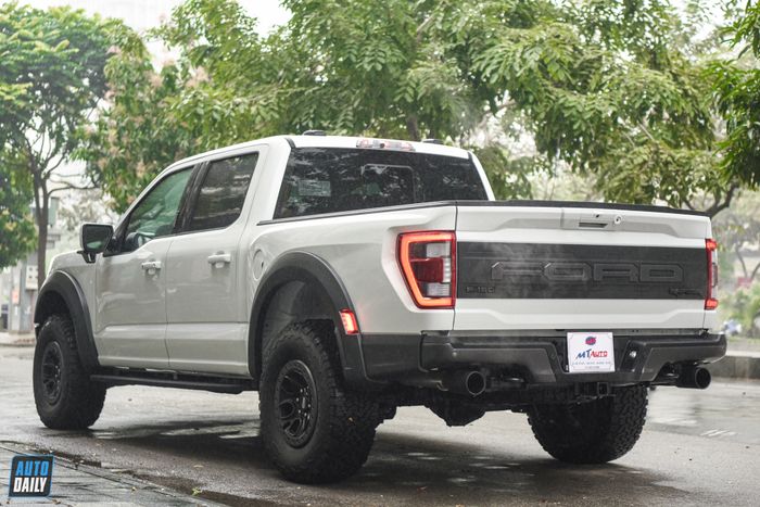 Hình ảnh chi tiết của mẫu xe Ford F-150 Raptor 2022 đầu tiên xuất hiện tại Việt Nam (adt-8222.jpg)