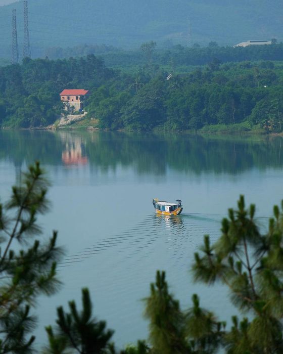 Thưởng thức Sông Hương thơ mộng mỗi buổi chiều trên đất cố đô Huế