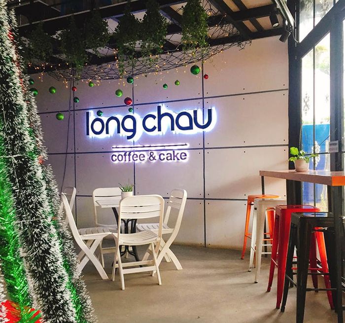 Quán Long Châu Coffee Cake và những buổi nhạc acoustic êm đềm