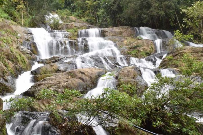 Khám phá thác Siu Puông, điểm đến du lịch hè được giới trẻ săn đón