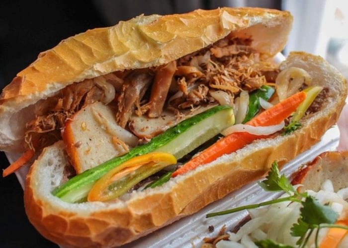 Khám phá quán bánh mì bà Mai nổi tiếng nhất tại Kon Tum 2