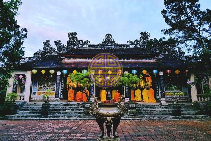Đừng quên ghé top chùa tâm linh ở Huế để tìm cầu may