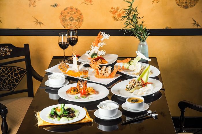 Tới nhà hàng Huế Cổ để hòa mình vào không gian thưởng thức các món ngon cung đình Huế
