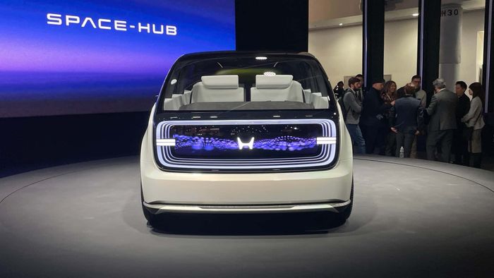 Xe điện Honda ra mắt: Thiết kế độc đáo, nội thất tiện nghi 2024-honda-space-hub-ev-concept-live-at-ces-2024.jpg