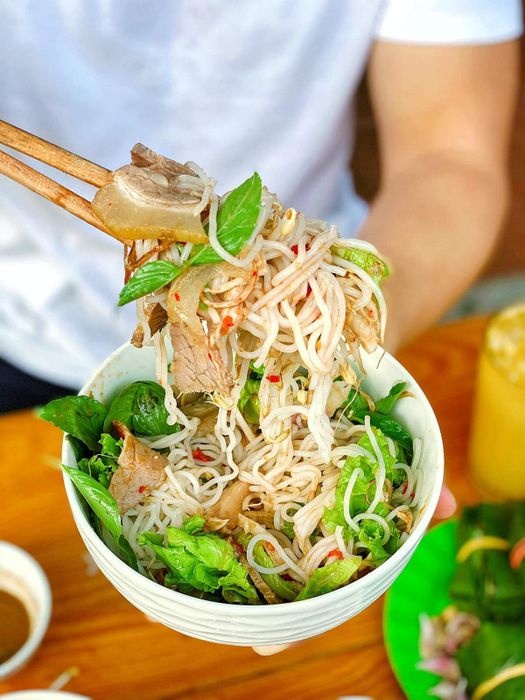 Bánh canh cá lóc Bà Triệu Huế - Món ngon khó cưỡng được được tạo nên từ trái tim và đam mê.